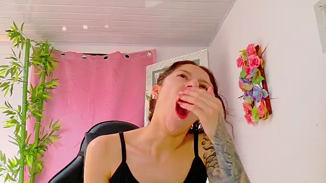 Snapshot of scarlet-jonesx chatting on March 22, 2026, 3:46 pm scarlet-jonesx online show from March 22, 2026, 3:46 pm