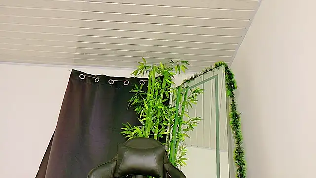 Snapshot of scarlet-jonesx chatting on December 13, 2025, 11:44 pm scarlet-jonesx online show from December 13, 2025, 11:44 pm