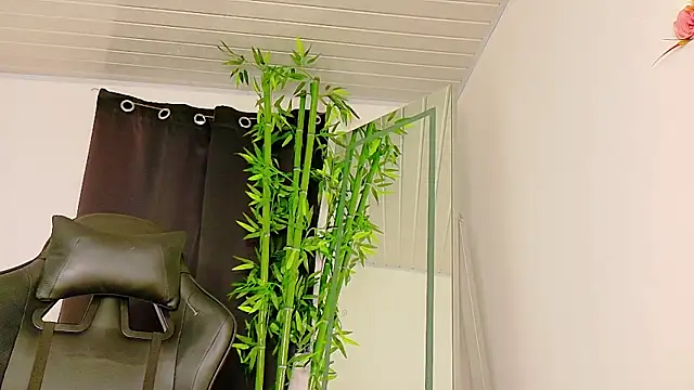 Snapshot of scarlet-jonesx chatting on November 29, 2025, 10:32 pm scarlet-jonesx online show from November 29, 2025, 10:32 pm