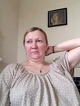 blondyaguar online show from December 16, 2024, 11:44 am