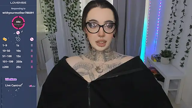 Snapshot of Dixi_Pixi_ chatting on May 15, 2026, 5:38 am Dixi Pixi online show from May 15, 2026, 5:38 am