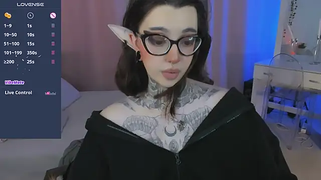 Snapshot of Dixi_Pixi_ chatting on April 25, 2026, 5:43 am Dixi Pixi online show from April 25, 2026, 5:43 am
