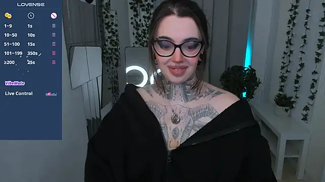 Snapshot of Dixi_Pixi_ chatting on April 12, 2026, 5:44 am Dixi Pixi online show from April 12, 2026, 5:44 am