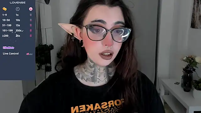 Dixi Pixi  online show from October 18, 2025, 5:42 am