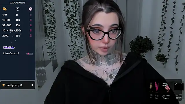 Snapshot of Dixi_Pixi_ chatting on April 3, 2026, 6:42 am Dixi Pixi online show from April 3, 2026, 6:42 am