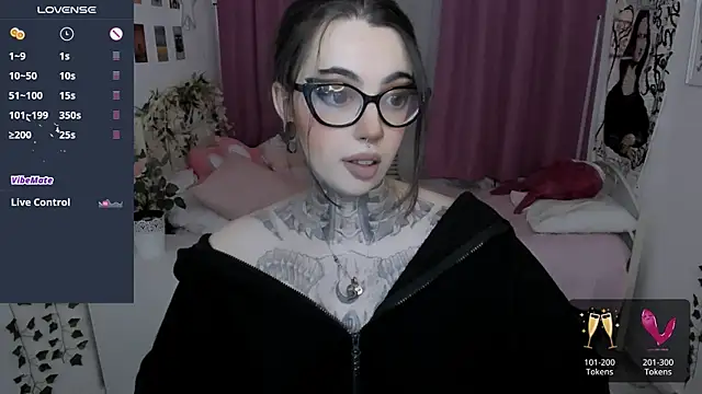 Snapshot of Dixi_Pixi_ chatting on April 4, 2026, 5:47 am Dixi Pixi online show from April 4, 2026, 5:47 am