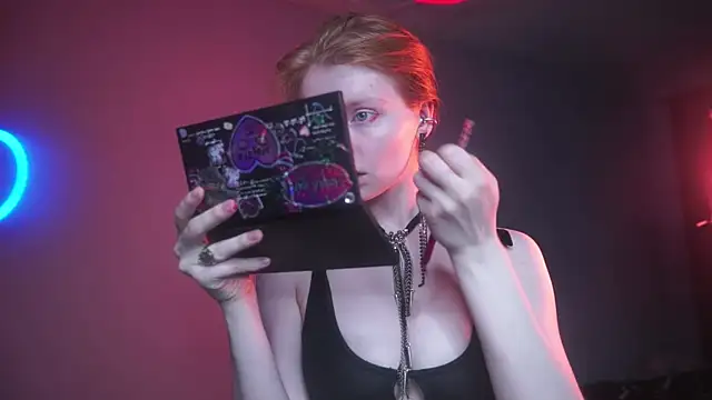 Snapshot of ginger_hugs chatting on September 17, 2025, 10:12 pm ginger hugs online show from September 17, 2025, 10:12 pm