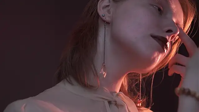 Snapshot of ginger_hugs chatting on October 27, 2025, 10:11 pm ginger hugs online show from October 27, 2025, 10:11 pm