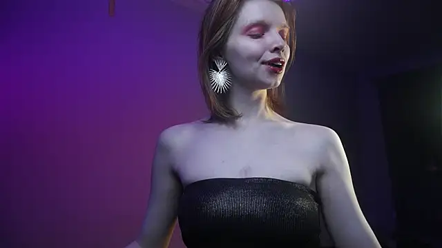 Snapshot of ginger_hugs chatting on November 20, 2025, 10:09 pm ginger hugs online show from November 20, 2025, 10:09 pm