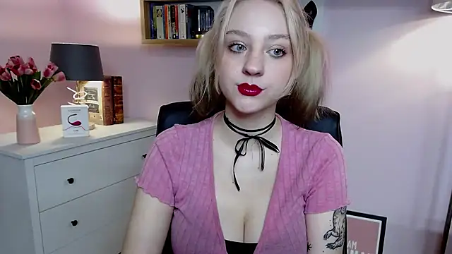 Snapshot of MadelineLust chatting on December 28, 2024, 7:44 am MadelineLust online show from December 28, 2024, 7:44 am