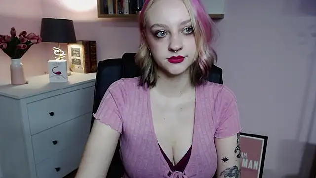 Snapshot of MadelineLust chatting on December 14, 2024, 7:40 am MadelineLust online show from December 14, 2024, 7:40 am