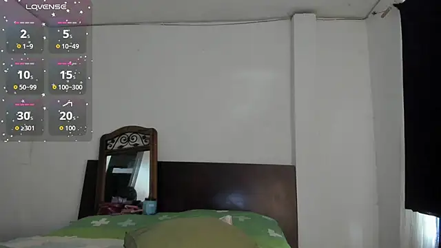 latinaStepmom online show from December 4, 2025, 8:52 pm