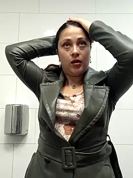 LisbethMoore  online show from April 15, 2026, 2:10 pm