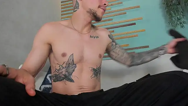 Snapshot of french_sexx chatting on March 5, 2026, 1:46 am french sexx online show from March 5, 2026, 1:46 am