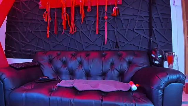 Ivannaakozlov  online show from April 18, 2026, 7:51 pm