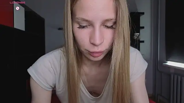 Snapshot of Elis_Fox chatting on June 22, 2026, 8:11 am Elis Fox online show from June 22, 2026, 8:11 am