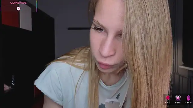 Snapshot of Elis_Fox chatting on June 29, 2026, 8:10 am Elis Fox online show from June 29, 2026, 8:10 am