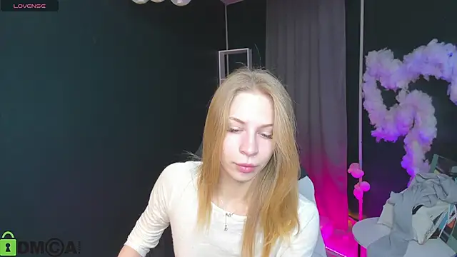 Snapshot of Elis_Fox chatting on November 5, 2025, 11:02 am Elis Fox online show from November 5, 2025, 11:02 am