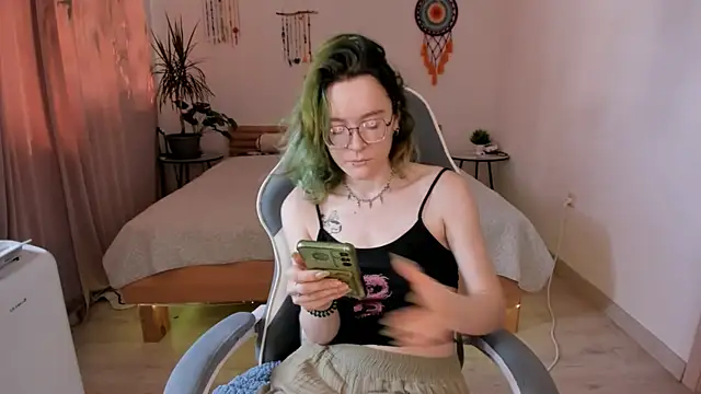 Snapshot of alisahug chatting on July 28, 2026, 4:42 am alisahug online show from July 28, 2026, 4:42 am