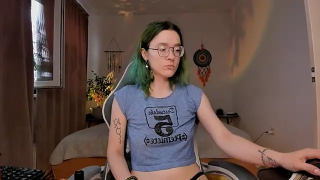 Snapshot of alisahug chatting on July 3, 2026, 3:57 am alisahug online show from July 3, 2026, 3:57 am
