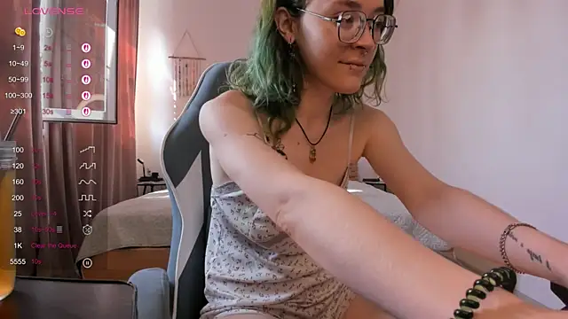 Snapshot of alisahug chatting on July 22, 2026, 3:41 am alisahug online show from July 22, 2026, 3:41 am