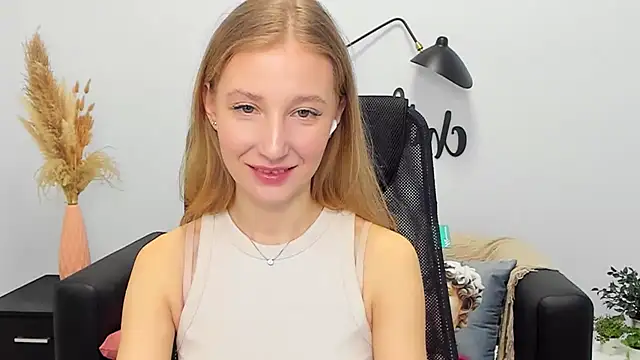 Snapshot of LolaWilsons chatting on March 18, 2025, 9:23 am LolaWilsons online show from March 18, 2025, 9:23 am