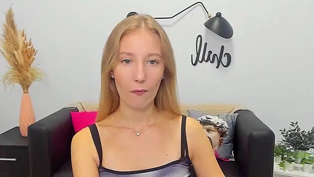 Snapshot of LolaWilsons chatting on September 17, 2025, 6:26 am LolaWilsons online show from September 17, 2025, 6:26 am