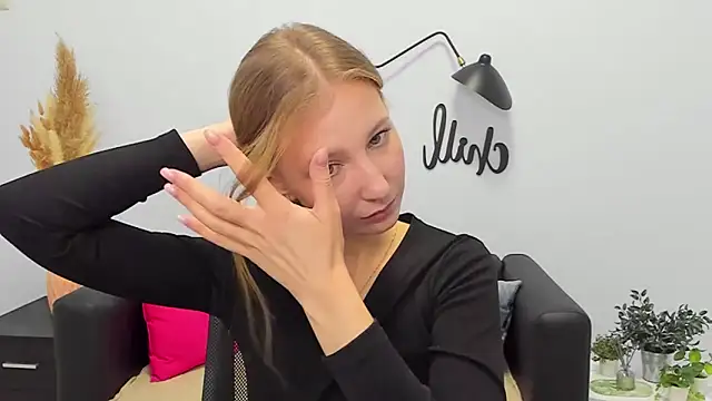 Snapshot of LolaWilsons chatting on December 15, 2025, 7:14 am LolaWilsons online show from December 15, 2025, 7:14 am