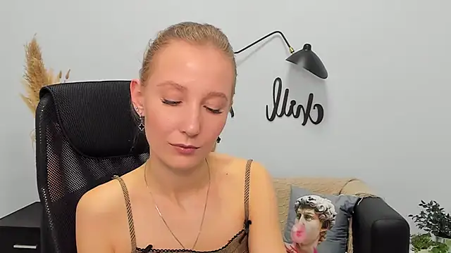 Snapshot of LolaWilsons chatting on March 21, 2025, 12:28 pm LolaWilsons online show from March 21, 2025, 12:28 pm