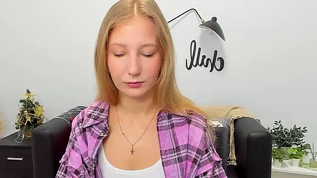 Snapshot of LolaWilsons chatting on January 8, 2026, 6:19 am LolaWilsons online show from January 8, 2026, 6:19 am