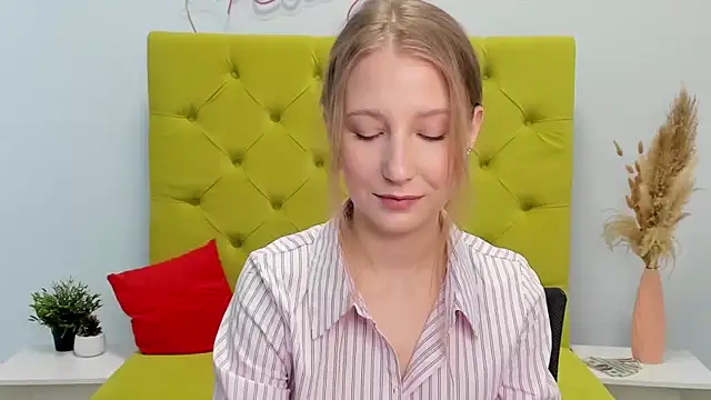 Snapshot of LolaWilsons chatting on February 25, 2026, 7:19 am LolaWilsons online show from February 25, 2026, 7:19 am