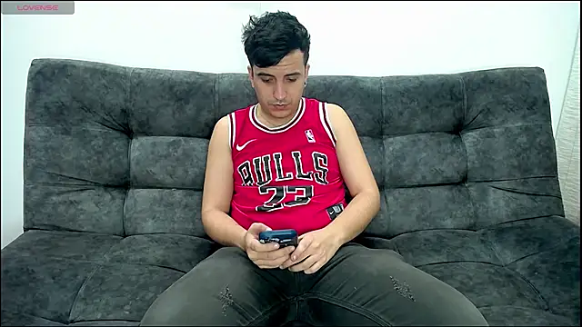 SlimLoves online show from November 10, 2025, 11:32 pm