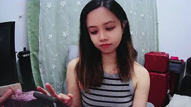 Candy bee520 online show from January 4, 2025, 3:28 pm