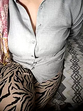  Sahra  online show from November 29, 2025, 7:03 pm