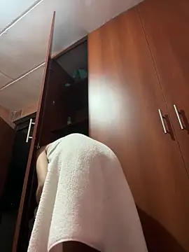 Snapshot of hurrem_18 chatting on February 5, 2025, 4:06 am hurrem 18 online show from February 5, 2025, 4:06 am