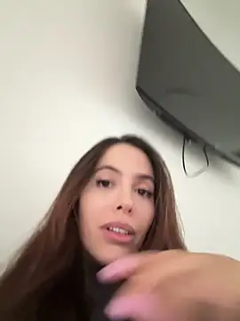 Snapshot of Amber_Rush_ chatting on October 15, 2025, 8:17 pm Amber Rush  online show from October 15, 2025, 8:17 pm