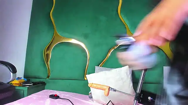 Snapshot of VaneLin18 chatting on December 15, 2025, 9:20 pm VaneLin18 online show from December 15, 2025, 9:20 pm