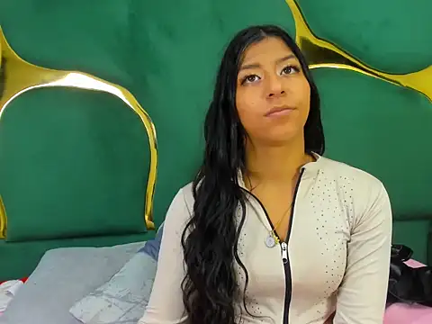 Snapshot of VaneLin18 chatting on December 17, 2025, 10:37 pm VaneLin18 online show from December 17, 2025, 10:37 pm