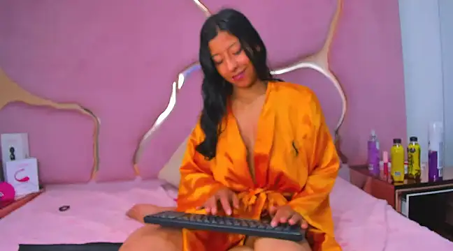 Snapshot of VaneLin18 chatting on March 6, 2025, 8:52 am VaneLin18 online show from March 6, 2025, 8:52 am