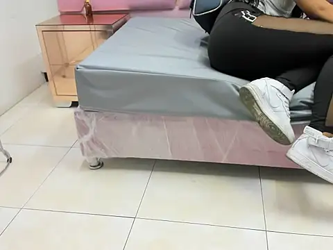 Snapshot of VaneLin18 chatting on September 14, 2025, 12:22 am VaneLin18 online show from September 14, 2025, 12:22 am