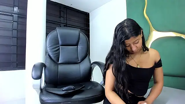 Snapshot of VaneLin18 chatting on November 28, 2025, 3:23 pm VaneLin18 online show from November 28, 2025, 3:23 pm