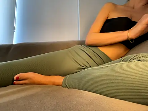 khaaleesiii online show from December 3, 2025, 8:14 am