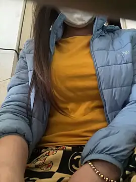 Snapshot of Tuongvy05 chatting on December 1, 2025, 8:15 am Tuongvy05 online show from December 1, 2025, 8:15 am