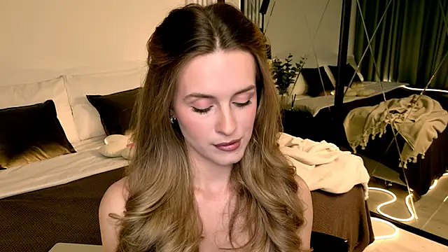 RozzitaBedberry online show from April 19, 2026, 12:17 pm