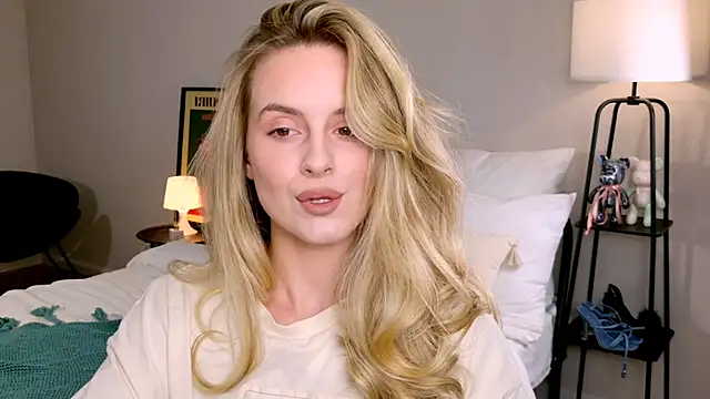 RozzitaBedberry online show from October 27, 2025, 2:18 pm