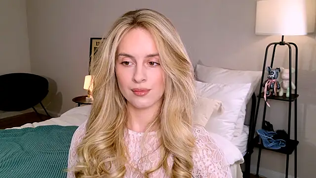 RozzitaBedberry online show from October 10, 2025, 2:29 pm