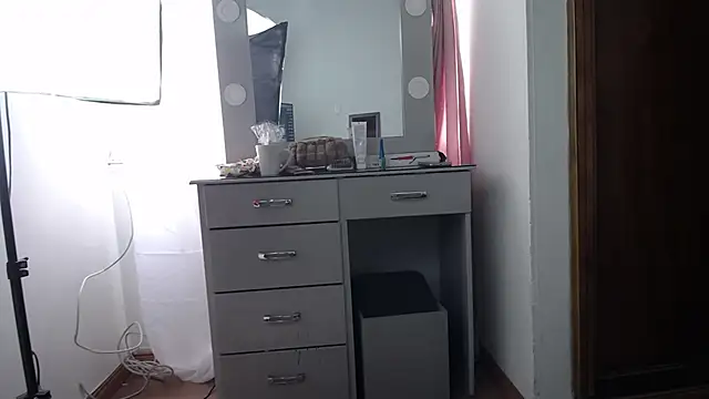 Snapshot of LiaTaylorr chatting on September 18, 2025, 12:19 pm LiaTaylorr online show from September 18, 2025, 12:19 pm