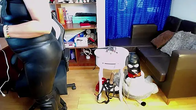 Snapshot of LiaTaylorr chatting on September 23, 2025, 12:34 pm LiaTaylorr online show from September 23, 2025, 12:34 pm