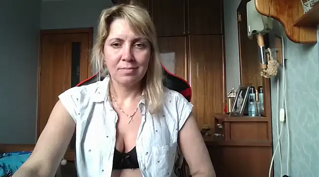 Snapshot of IrinaB1 chatting on March 22, 2025, 2:58 pm IrinaB1 online show from March 22, 2025, 2:58 pm