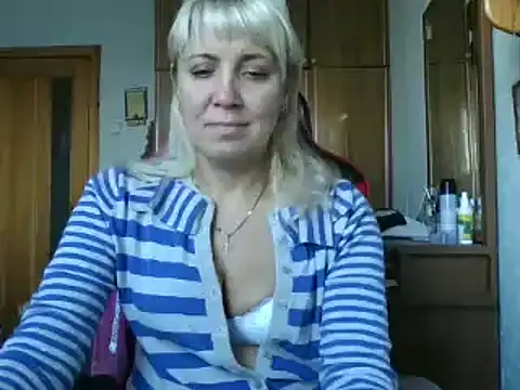 Snapshot of IrinaB1 chatting on October 15, 2025, 6:22 am IrinaB1 online show from October 15, 2025, 6:22 am